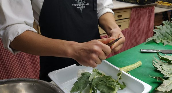 Jóvenes tutelados se forman como cocineros profesionales en Ronda para obtener una salida laboral