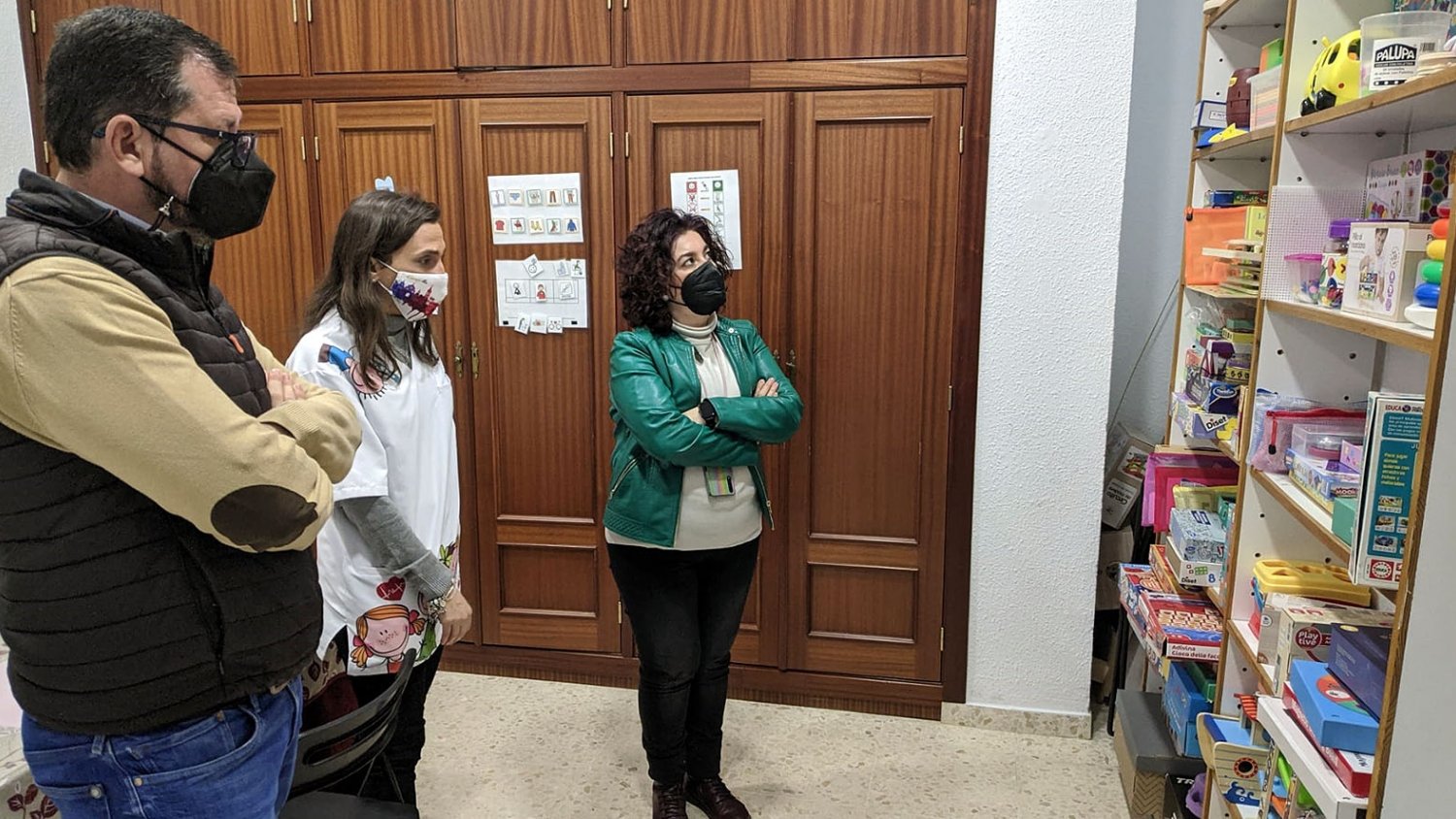 El Teniente de Alcalde de Programas Sociales de Antequera visita FIREUMAS y Autismo Antequera