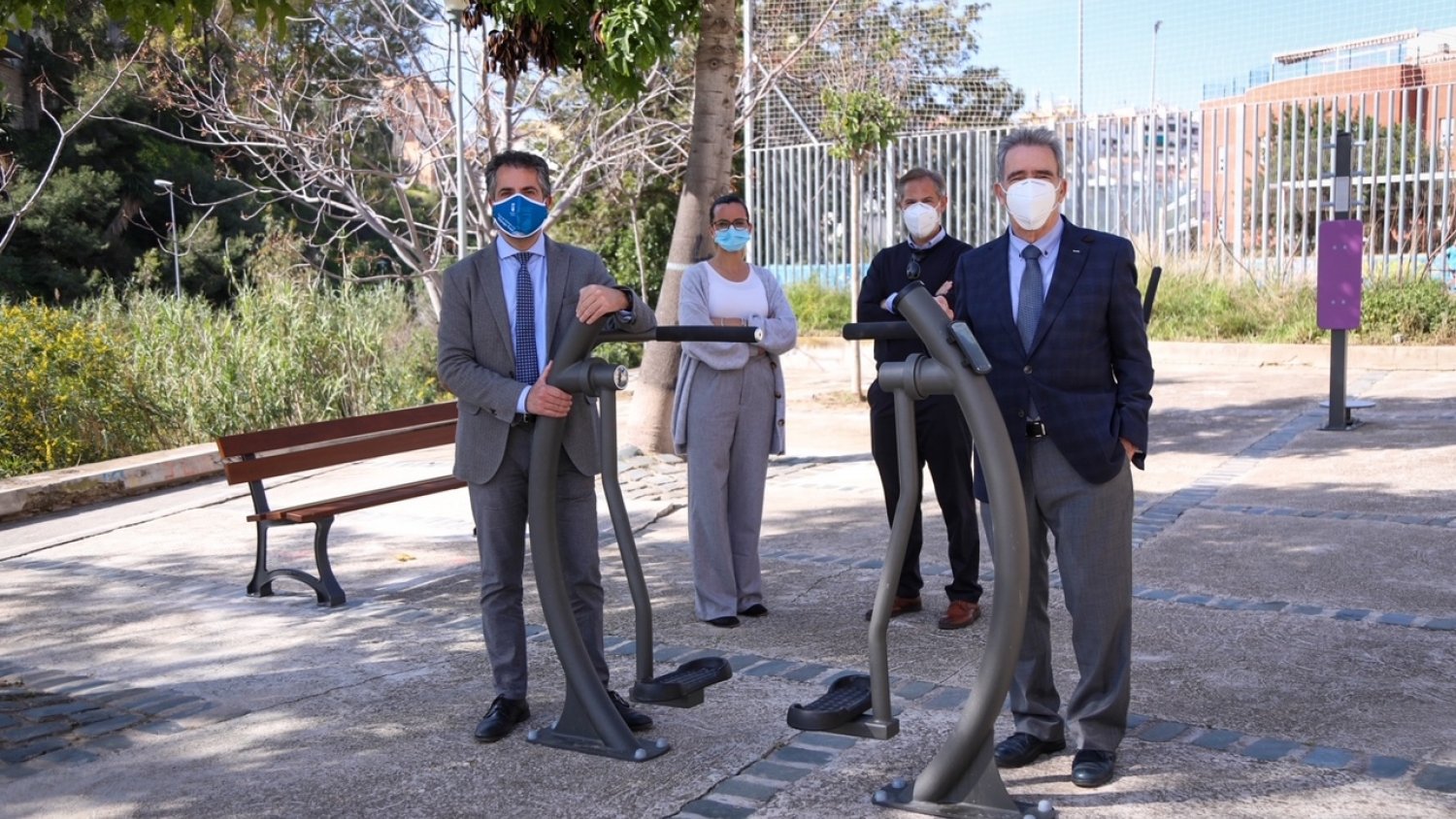 El distrito Málaga Este instala aparatos biosaludables inclusivos para personas con diversidad funcional