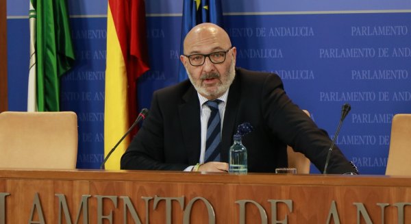 El parlamentario de Vox, Alejandro Hernández, anuncia una reunión con Educación sobre el ‘Pin Parental’