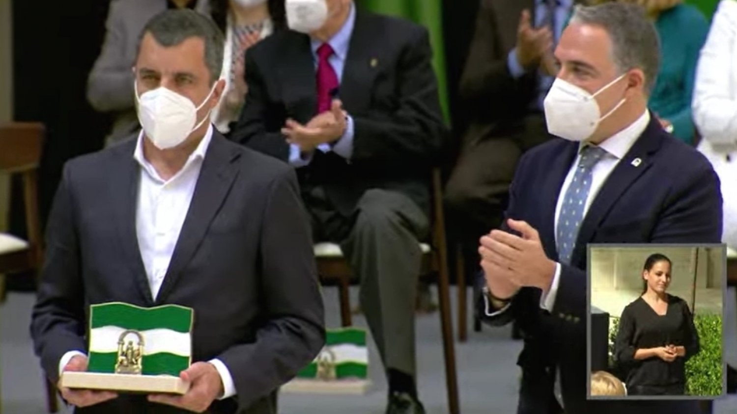 Quintero recibe la Bandera de Andalucía a la Proyección por convertir Málaga en la cuarta sede de Google