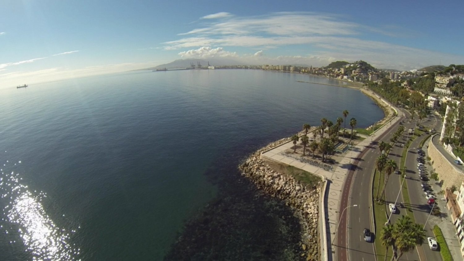 El Ayuntamiento de Málaga cierra el tráfico de vehículos a motor del carril ciclable sentido Málaga Este