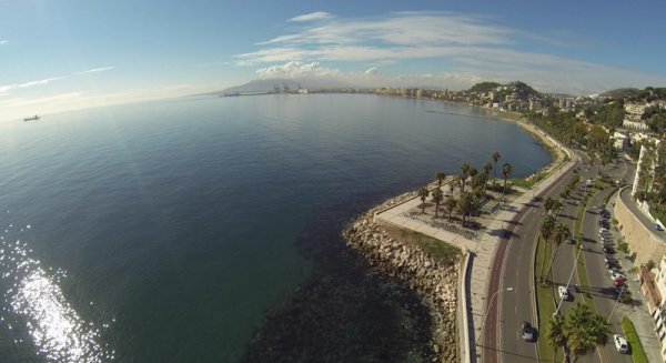 El Ayuntamiento de Málaga cierra el tráfico de vehículos a motor del carril ciclable sentido Málaga Este