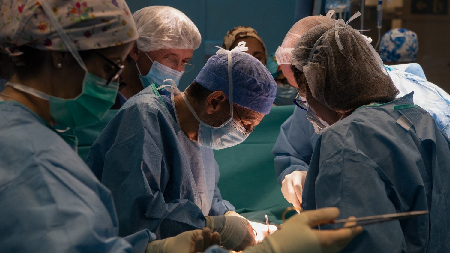 El Hospital Regional de Málaga participa en un trasplante renal cruzado internacional con Roma