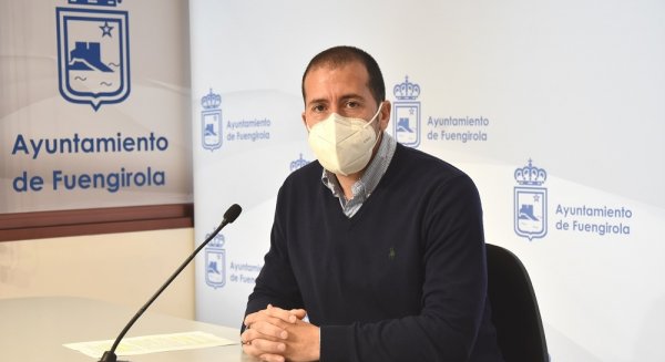 Fuengirola incrementa en 2020 las labores de baldeo y desinfección diaria de sus calles