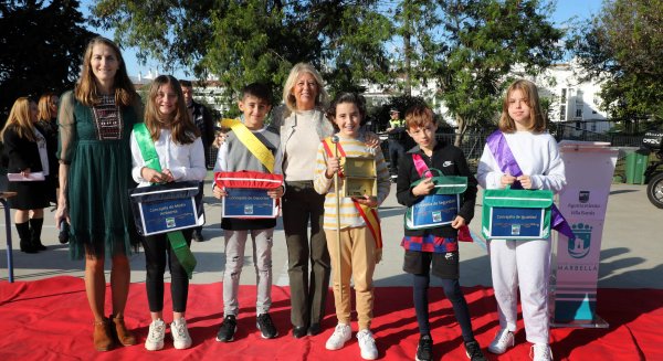La alcaldesa destaca “el esfuerzo de la comunidad educativa” del proyecto iniciado por el colegio José Banús