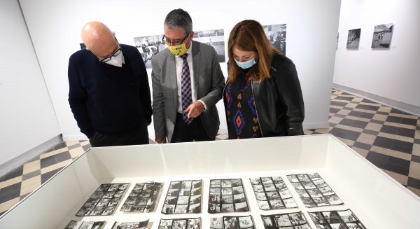 Una exposición fotográfica inédita de La Térmica recoge el paso de la estrella Brigitte Bardot por Málaga