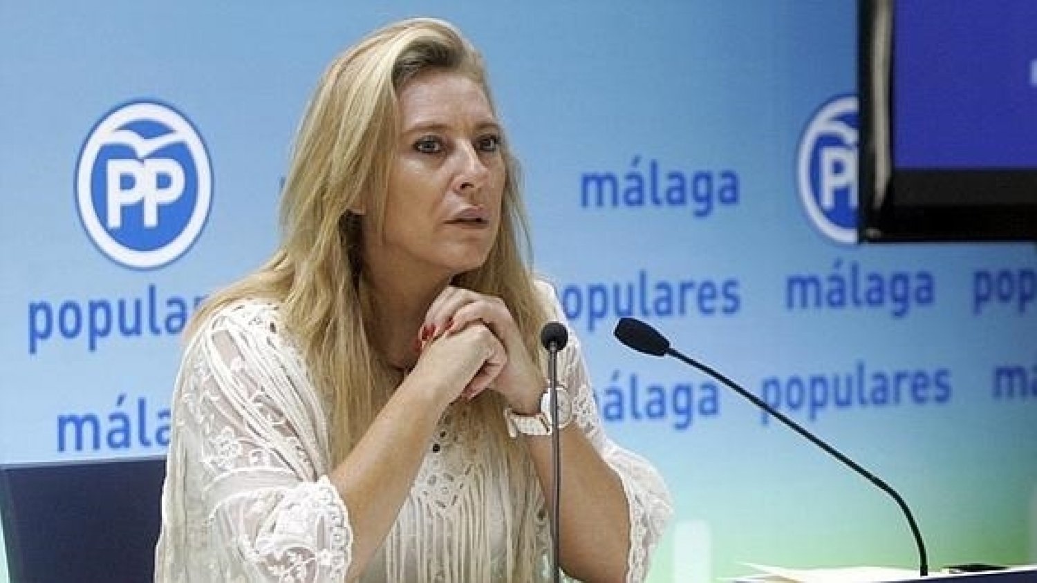 Carolina España exige que dimita la ministra portavoz por negarse a dar explicaciones del caso Isofotón