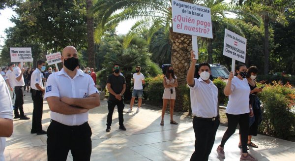 Los hosteleros de Málaga con la campaña 'No cierro, me cierran' piden soluciones para el sector