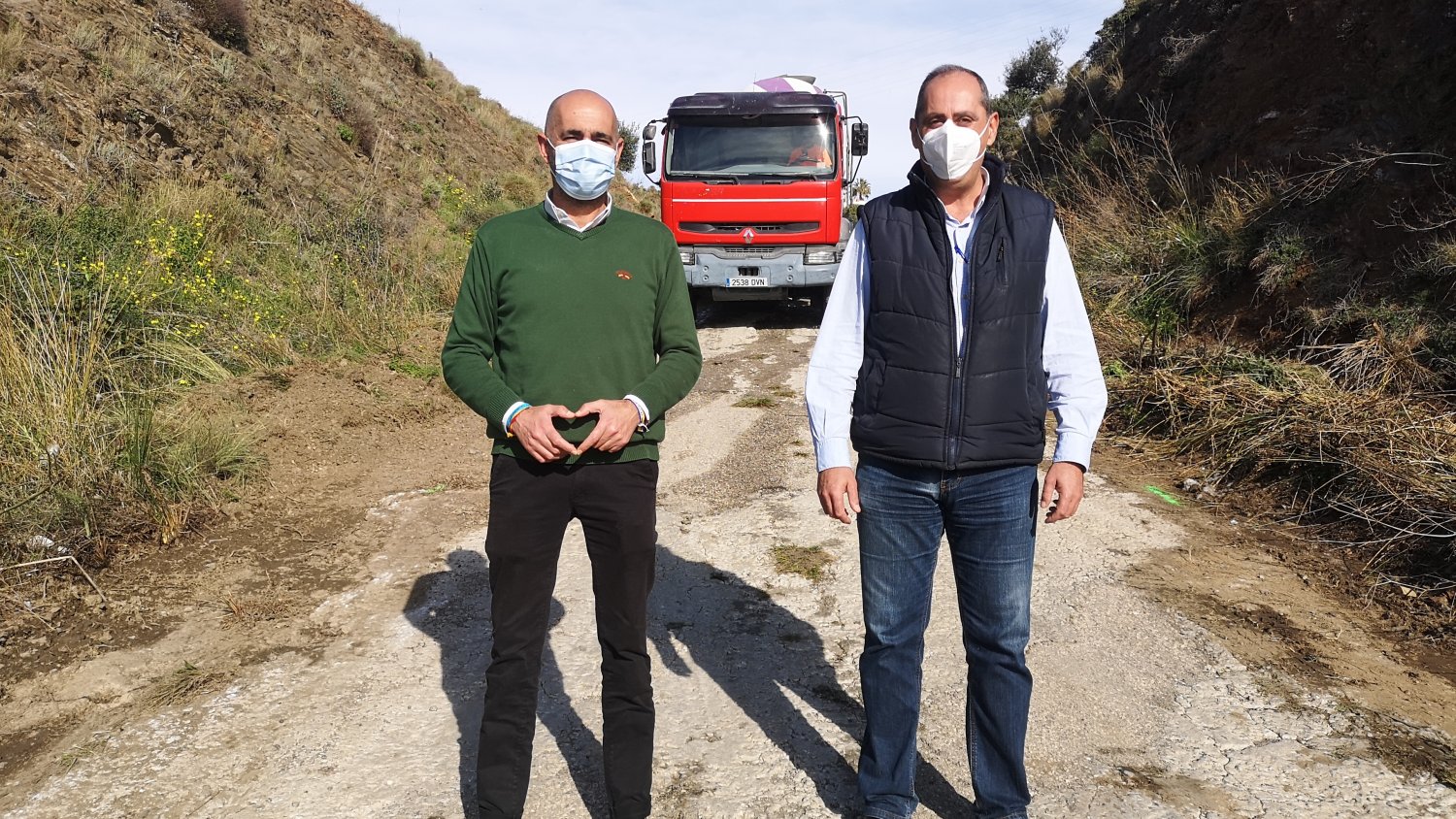 Comienzan las obras de mejora y remodelación de la entrada al camino de Las Chorreras de Mezquitilla