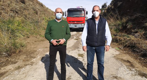 Comienzan las obras de mejora y remodelación de la entrada al camino de Las Chorreras de Mezquitilla