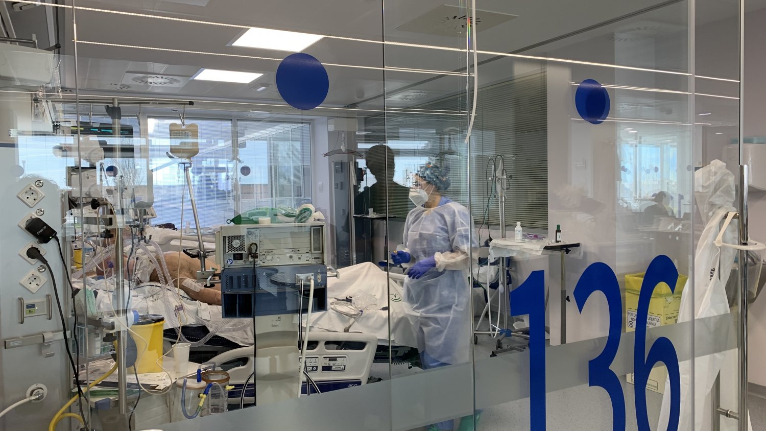 Las mejoras en Medicina Intensiva del Virgen de la Victoria favorecen la recuperación de los pacientes