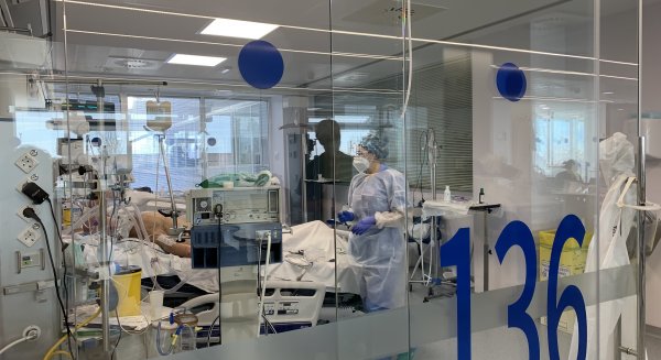 Las mejoras en Medicina Intensiva del Virgen de la Victoria favorecen la recuperación de los pacientes