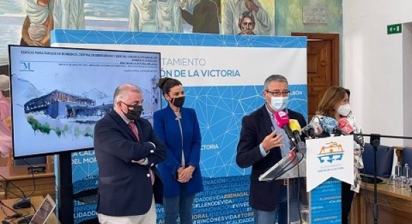 Diputación de Málaga financia íntegramente la construcción del nuevo parque de bomberos de la Axarquía