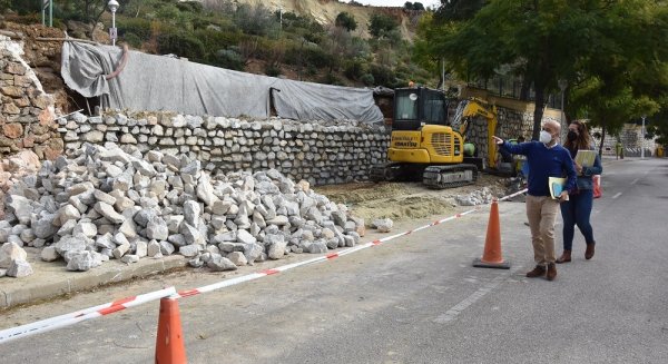 Fuengirola repara un muro del parque de la Cantera que había sufrido daños por el temporal Filomena