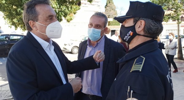 Torremolinos refuerza la vigilancia de la movilidad con Málaga ante el cierre de la actividad no esencial