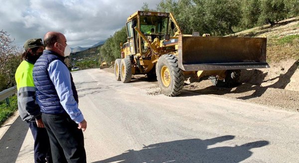 Avanza la obra de mejora de la carretera que une La Joya con Villanueva de la Concepción en Antequera