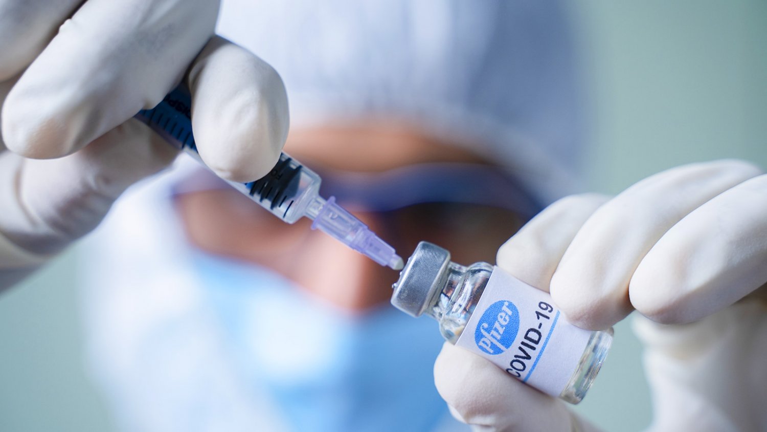 La comunidad de Andalucía recibe hoy 76.050 vacunas de Pfizer y 9.800 de Moderna