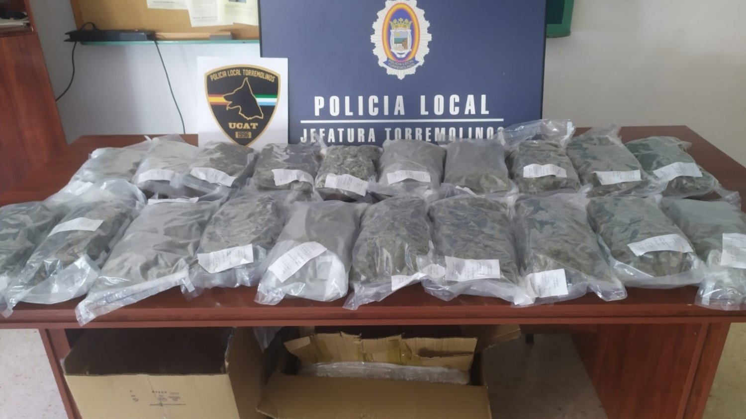 La Policía Local de Torremolinos intercepta 11 kilos de marihuana en un control de movilidad por COVID