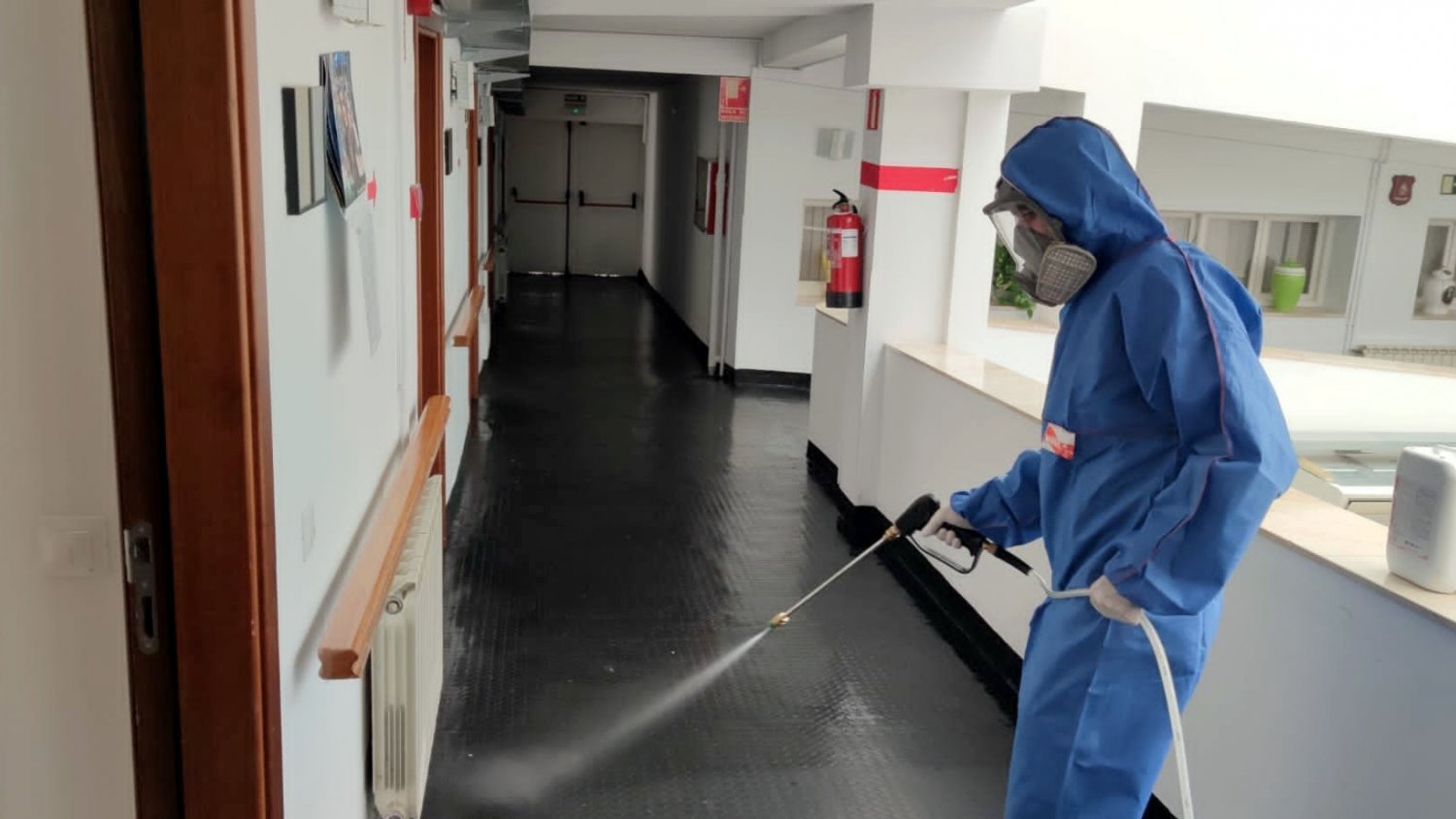 Estepona reactiva el plan de limpieza y desinfección en las residencias de mayores y el centro Aprona