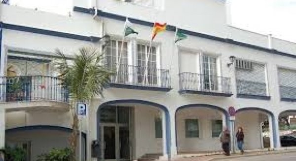 Estepona paga 47,7 millones de euros a proveedores y empresas en 2020 con 14 días para el pago