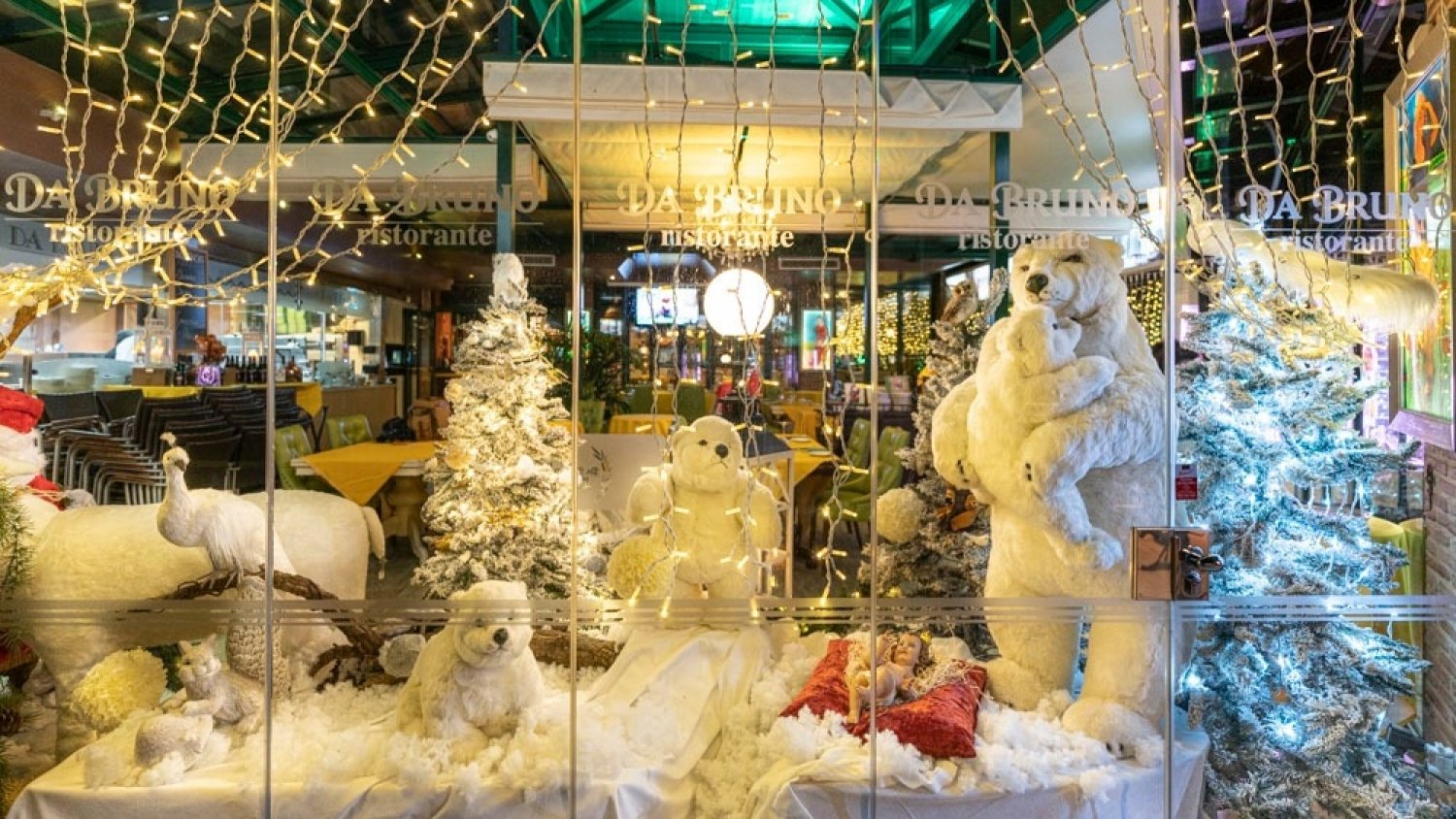 Marbella otorga a Da Bruno el primer premio del concurso de escaparates 'Decora Nuestra Navidad'