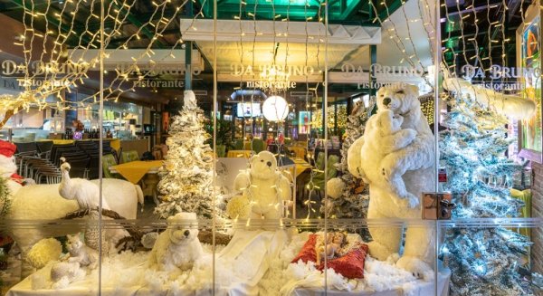 Marbella otorga a Da Bruno el primer premio del concurso de escaparates 'Decora Nuestra Navidad'