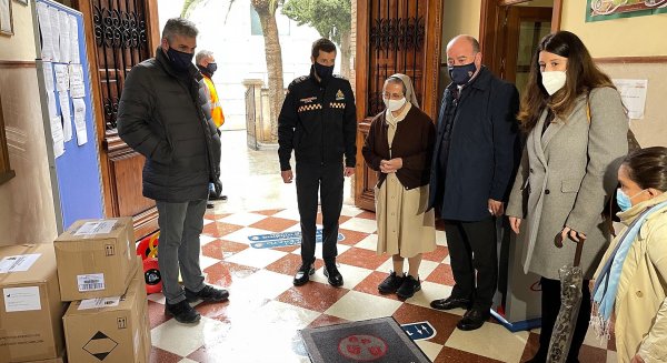 Antequera completa el reparto de 50.000 mascarillas y 1.000 litros de gel en los centros escolares