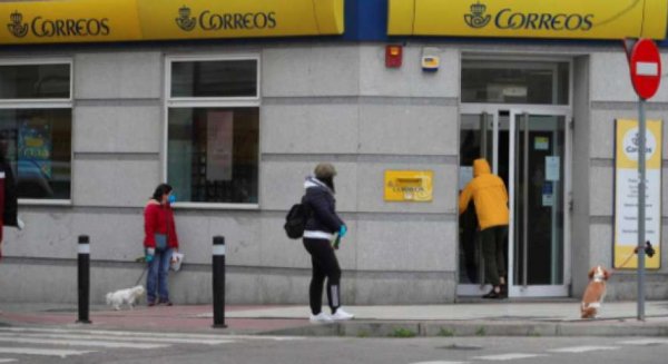 CCOO y UGT advierten que no participarán en las mesas de negociación con Correos