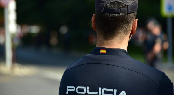 Policía Nacional detiene en Málaga a una mujer por hurtar a un octogenario su pensión al salir del banco