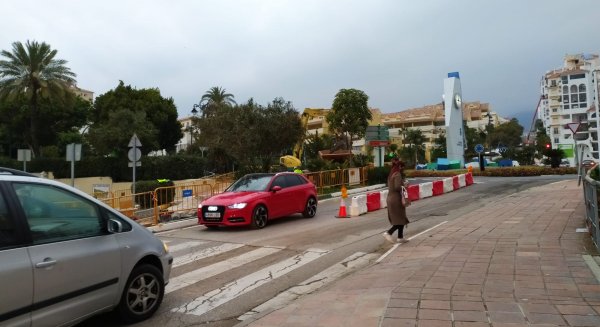 El acceso al Puerto Deportivo de Estepona se realiza con normalidad tras el avance de la obra de los colectores
