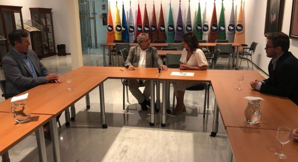 Ronda entrega a la FGUMA el estudio de viabilidad para la implantación del grado de Fisioterapia