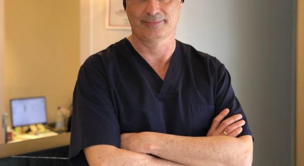 El cirujano capilar Ruiz Solanes de Málaga es reconocido como el mejor de España en su especialidad