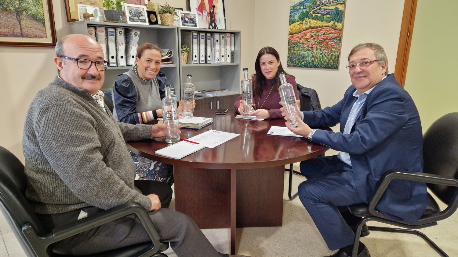 El Ayuntamiento de Estepona e Hidralia abonan recibos de agua a familias con dificultades económicas