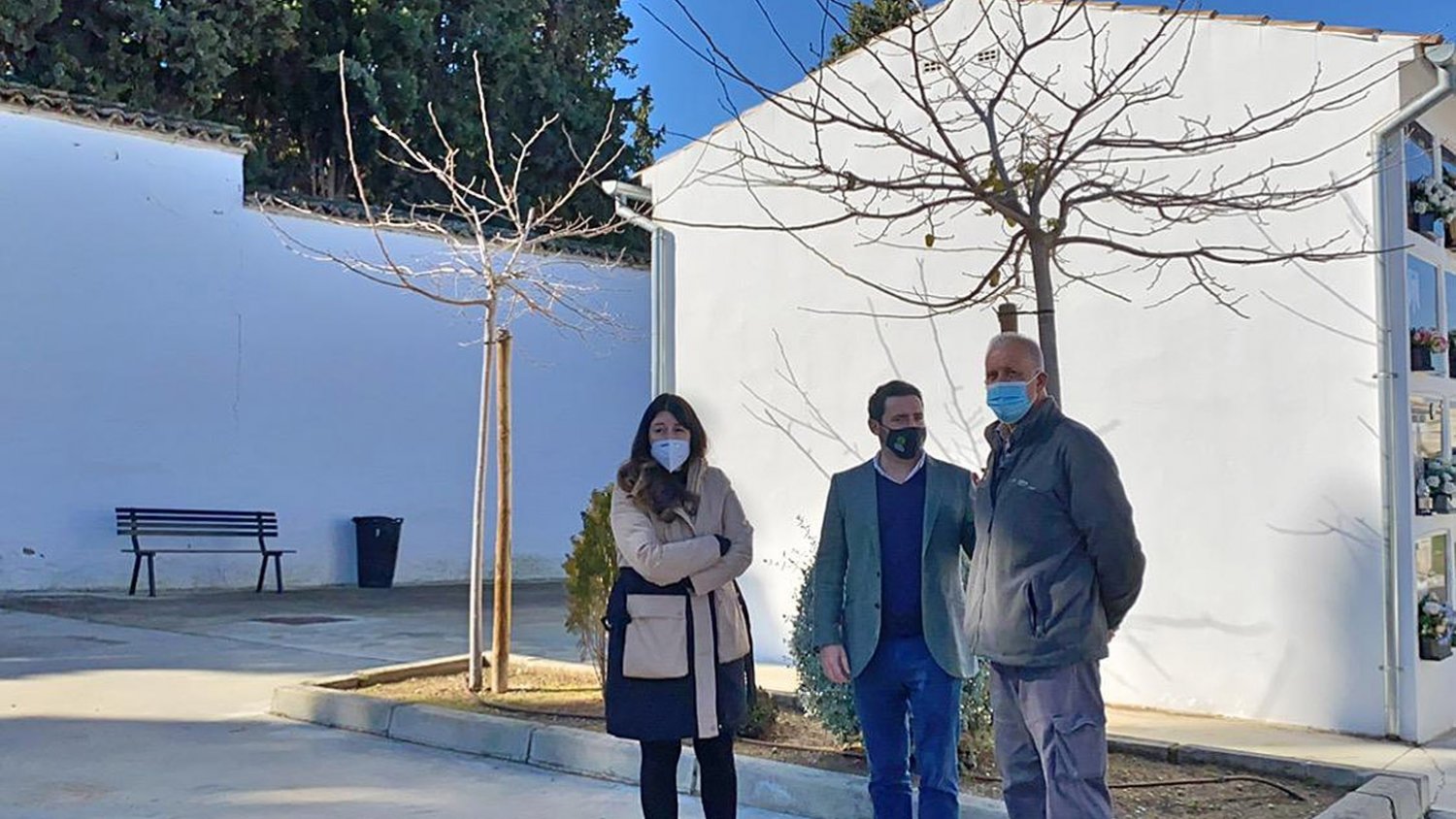 El Área de Obras de Antequera mejora los cementerios municipales de la localidad, Cartaojal y La Joya