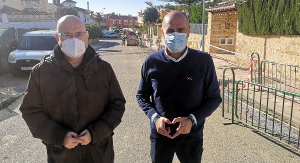 Torre del Mar inicia las obras de saneamiento en un tramo de calle Ruta de la Miel en el Tomillar