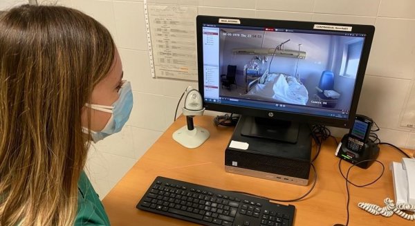 El Hospital de Antequera incorpora un sistema de videovigilancia en las habitaciones para pacientes COVID