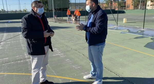 Deportes de Vélez-Málaga avanza en las mejoras de las pistas del Fernando Ruiz Hierro