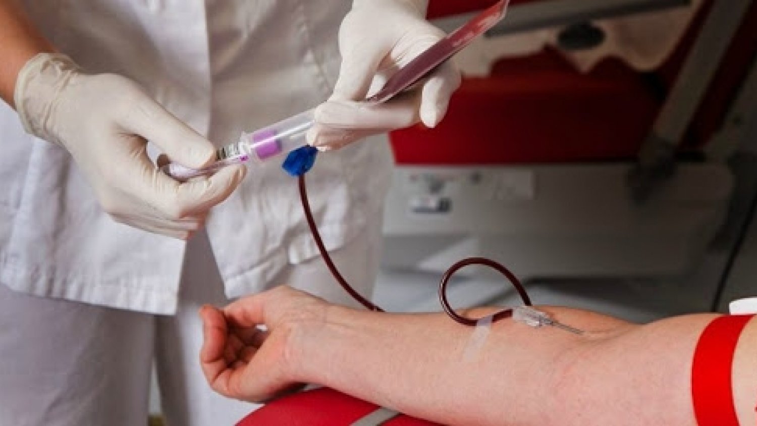 La Red Andaluza de Medicina Transfusional hace un llamamiento a la donación de sangre tras la navidad