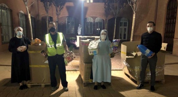 Empleados de Correos donan productos básicos a las Hermanitas de los Pobres de Málaga