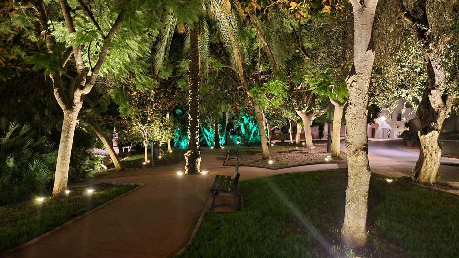 Estepona inicia un plan para embellecer monumentos y espacios públicos con iluminación escénica