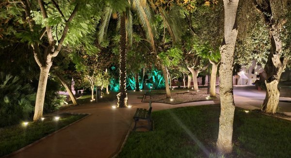 Estepona inicia un plan para embellecer monumentos y espacios públicos con iluminación escénica