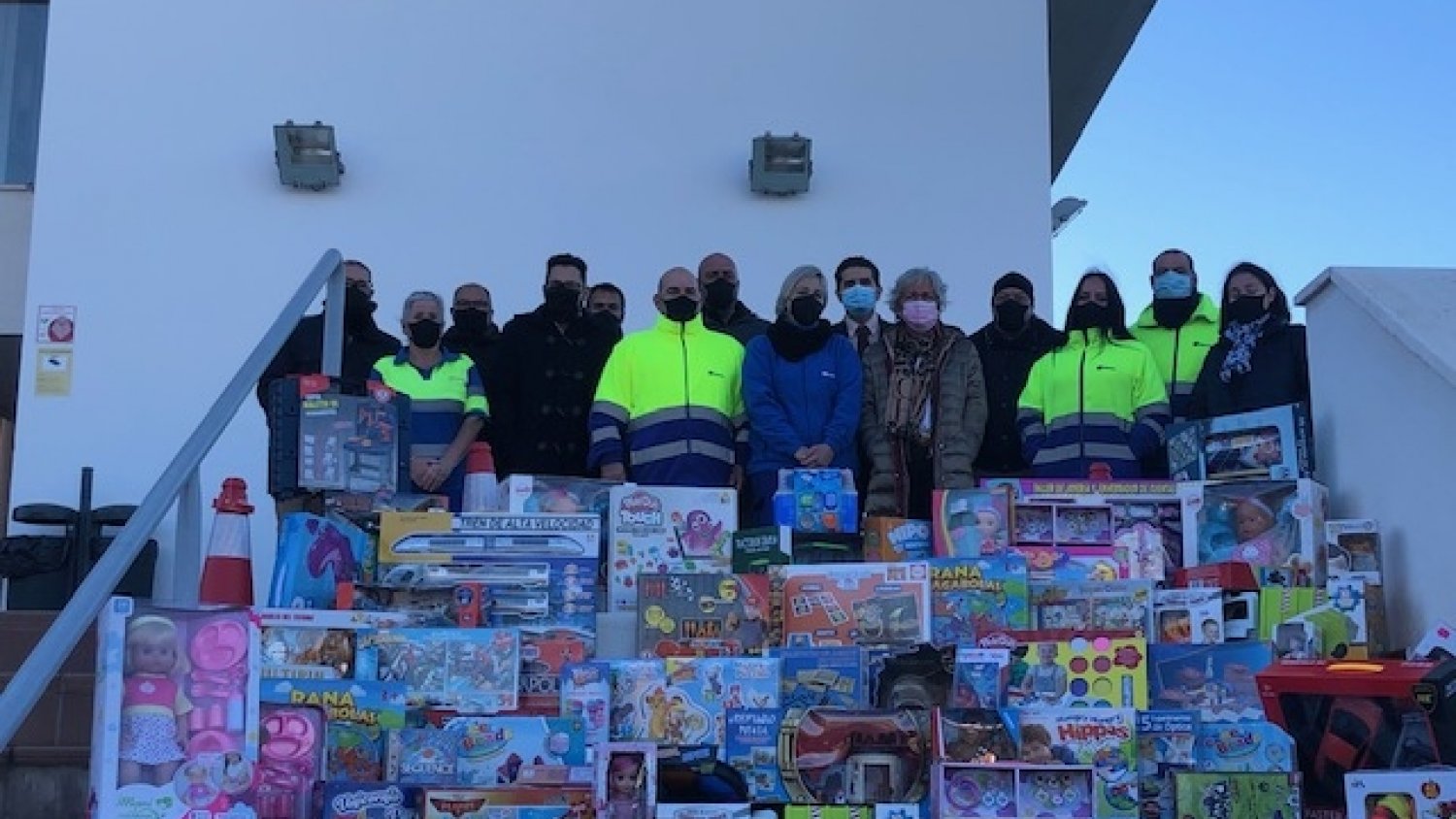 Medio millar de niños de Málaga reciben juguetes en Reyes gracias a la campaña de Limasam
