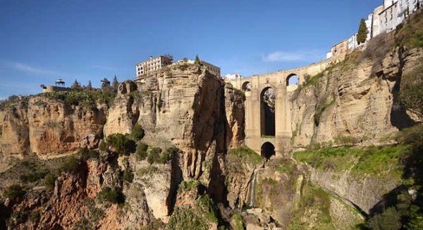 IU pide a la Junta acabar con “la desatención y los déficits en la atención sanitaria en la Serranía de Ronda”