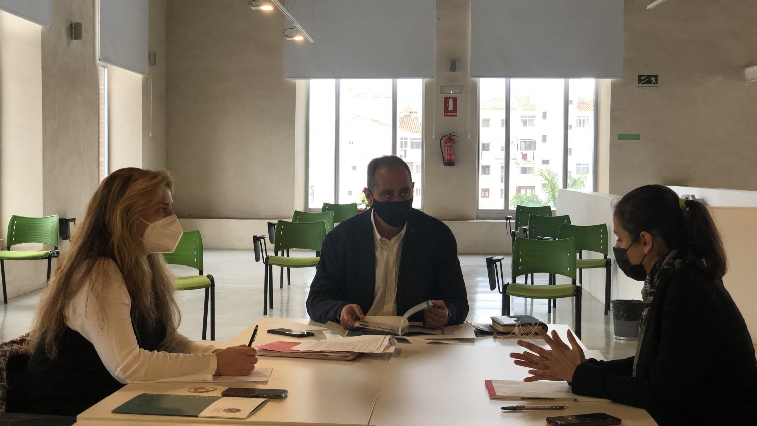 Medio Ambiente en Vélez-Málaga se reúne con el Colegio de Veterinarios para la nueva ordenanza de animales