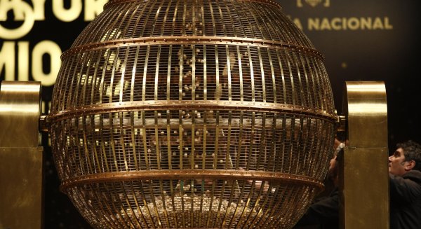 El sexto quinto premio, 28.674, deja 150 décimos agraciados en Mijas y diez en Coín