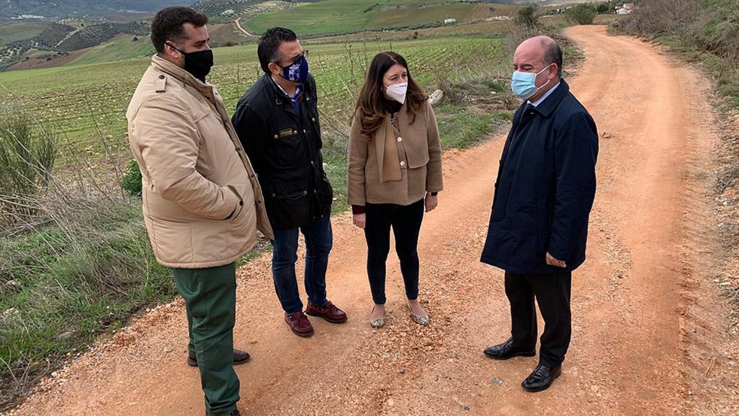 El Alcalde de Antequera visita Villanueva de Cauche para comprobar las actuaciones de mejora