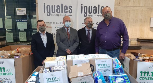 La ONCE entrega en un mes 2.852 kilos de alimentos contra la pandemia al banco de alimentos de Málaga