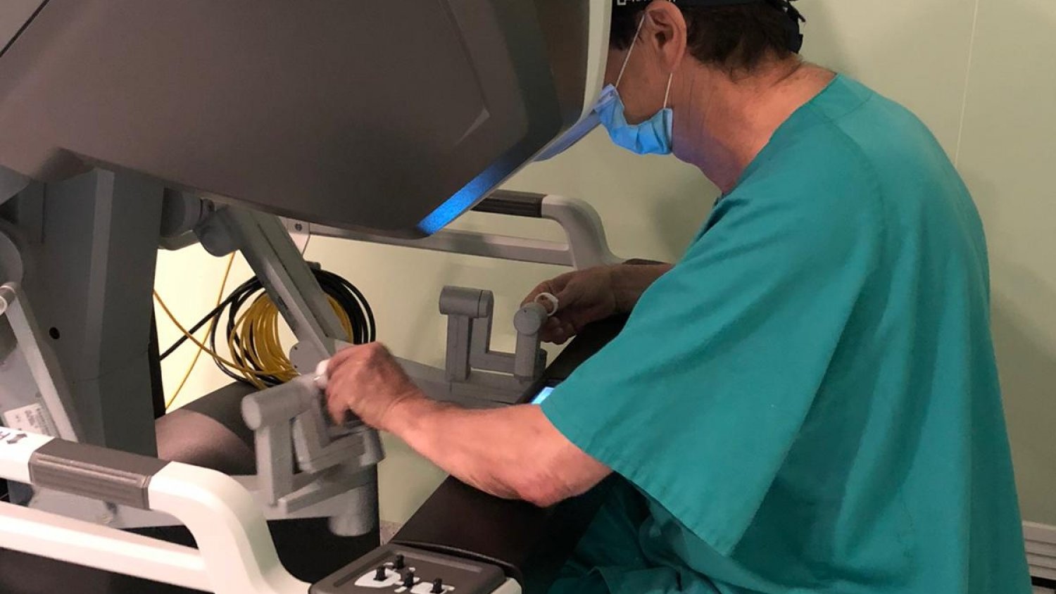 Intervenidos 25 pacientes de urología con éxito gracias a la cirugía robótica en el Hospital Virgen de la Victoria