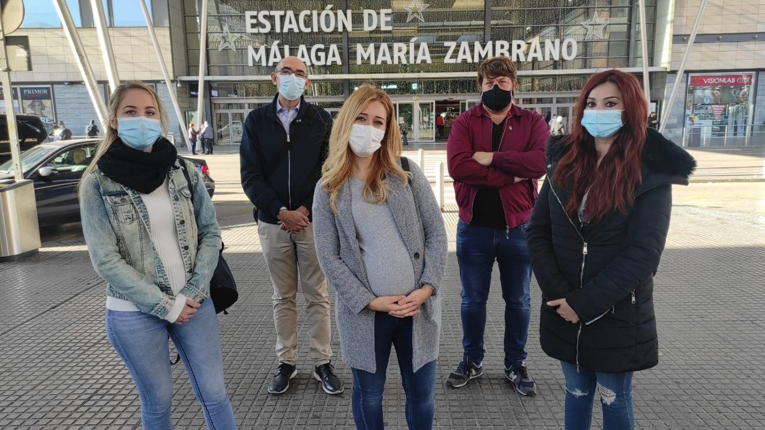 Podemos e IU apoyan a las auxiliares del AVE amenazadas por la eliminación del servicio para fin de año